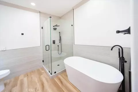 Bath - 10121 W Amber Ct, Tujunga, CA 91042 photo 6 of 9