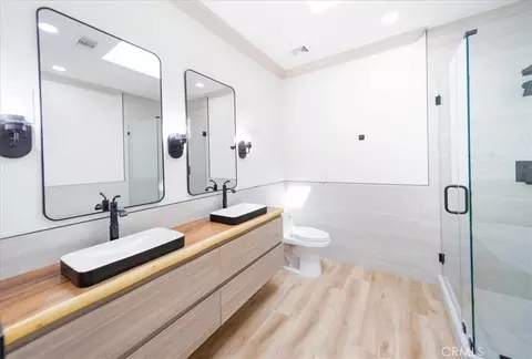 Bath - 10121 W Amber Ct, Tujunga, CA 91042 photo 5 of 9