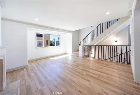 Living - 10121 W Amber Ct, Tujunga, CA 91042 photo 2 of 4
