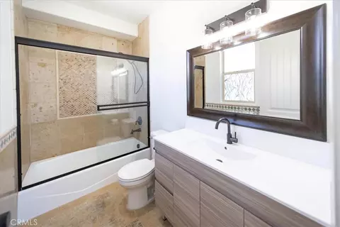 Bath - 10121 W Amber Ct, Tujunga, CA 91042 photo 9 of 9
