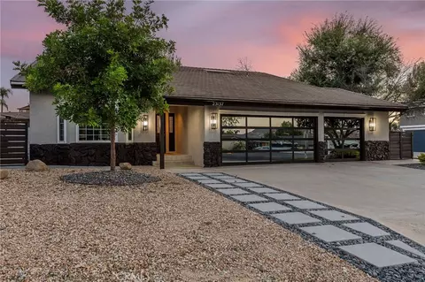 23137 Canyon Lk S, Canyon Lake, CA 92587