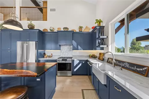 Kitchen - 38141 Seneca Cir, Temecula, CA 92592 photo 5 of 6