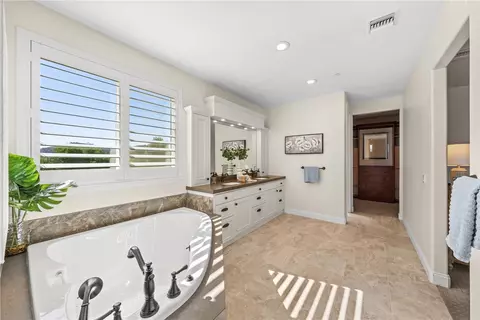 Bath - 38141 Seneca Cir, Temecula, CA 92592 photo 5 of 9