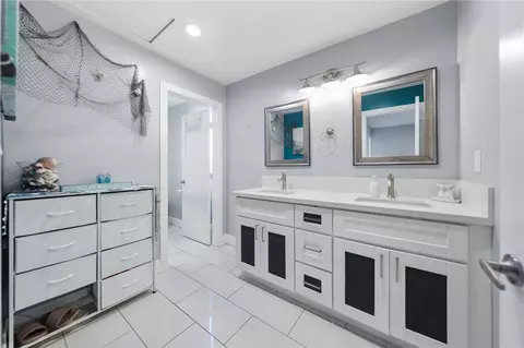 Bath - 1716 Soto St, Oceanside, CA 92054 photo 3 of 4