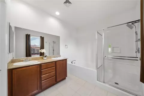 Bath - 43044 Greene Cir, Temecula, CA 92592 photo 2 of 3