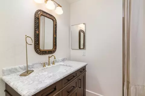 Bath - 43634 Corte Cabral, Temecula, CA 92592 photo 2 of 3