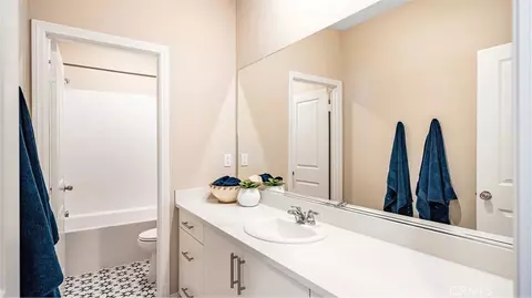 Bath - 17250 Cascade Ct, Hesperia, CA 92345 photo 1 of 3