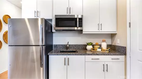 Kitchen - 17250 Cascade Ct, Hesperia, CA 92345 photo 4 of 4