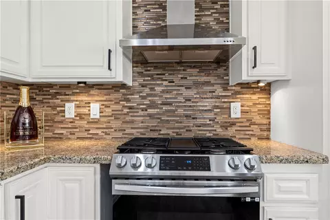 Kitchen - 8811 7th Ave, Hesperia, CA 92345 photo 2 of 2