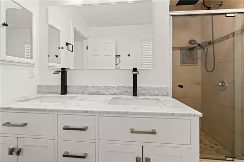 Bath - 8811 7th Ave, Hesperia, CA 92345 photo 2 of 2
