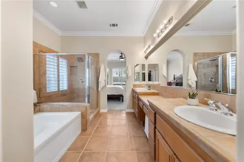 Bath - 33725 Pebble Brook Cir, Temecula, CA 92592 photo 2 of 3