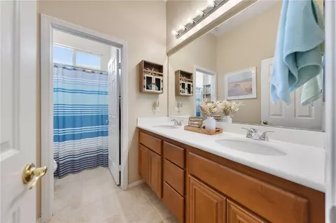 Bath - 33725 Pebble Brook Cir, Temecula, CA 92592 photo 3 of 3