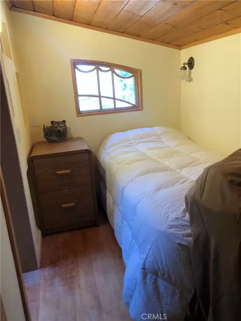 Bedroom - 9112 Torrey Pines Rd, Forest Falls, CA 92339 photo 2 of 3