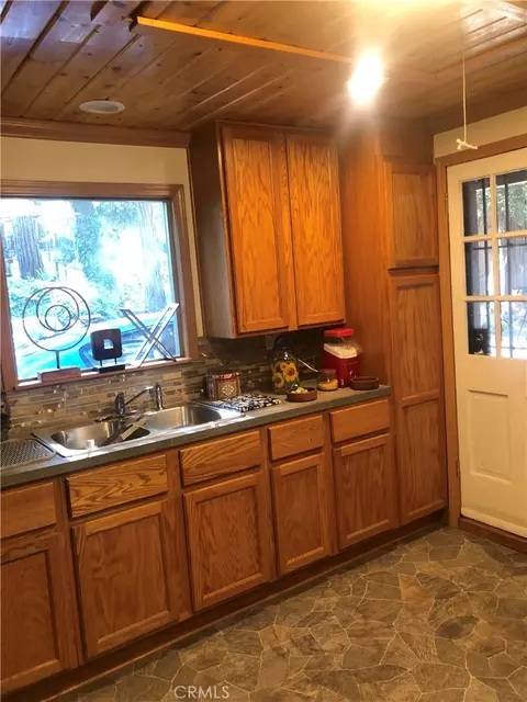 Kitchen - 9112 Torrey Pines Rd, Forest Falls, CA 92339 photo 1 of 5