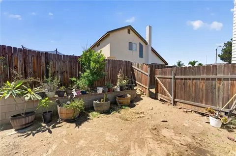 Exterior - 20096 Fallen Leaf Dr, Perris, CA 92570 photo 9 of 18