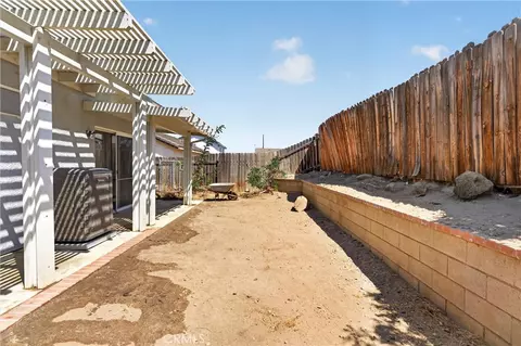 Exterior - 20096 Fallen Leaf Dr, Perris, CA 92570 photo 17 of 18