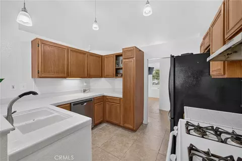 Kitchen - 20096 Fallen Leaf Dr, Perris, CA 92570 photo 3 of 5