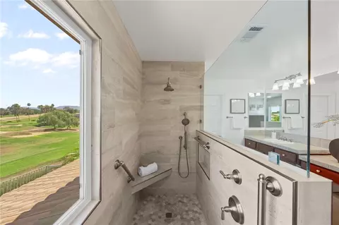 Bath - 31295 Gleneagles Dr, Temecula, CA 92591 photo 3 of 4