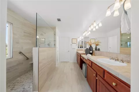 Bath - 31295 Gleneagles Dr, Temecula, CA 92591 photo 2 of 4