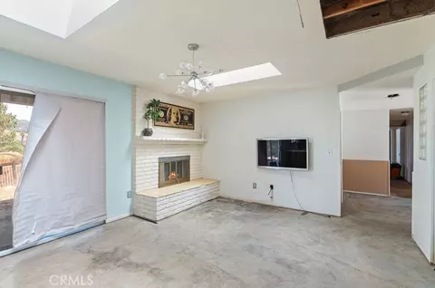 Living - 925 Reed Ter, Escondido, CA 92027 photo 2 of 3