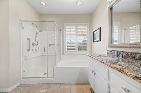 Bath - 32587 Via Destello, Temecula, CA 92592 photo 4 of 4