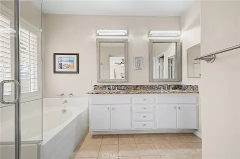 Bath - 32587 Via Destello, Temecula, CA 92592 photo 2 of 4