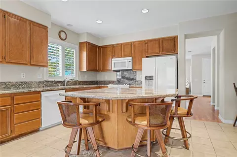Kitchen - 32587 Via Destello, Temecula, CA 92592 photo 3 of 3