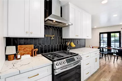 Kitchen - 45286 Esplendor Ct, Temecula, CA 92592 photo 2 of 2