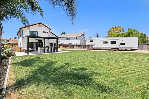 Exterior - 45286 Esplendor Ct, Temecula, CA 92592 photo 7 of 9