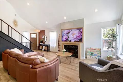 Living - 45286 Esplendor Ct, Temecula, CA 92592 photo 2 of 3