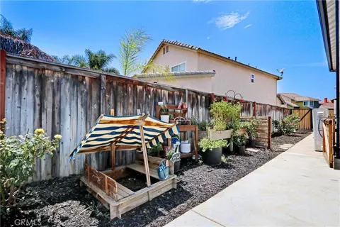 Exterior - 45286 Esplendor Ct, Temecula, CA 92592 photo 5 of 9