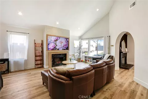 Living - 45286 Esplendor Ct, Temecula, CA 92592 photo 3 of 3