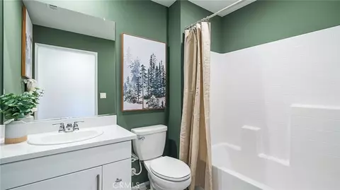 Bath - 14384 Aurora Ct, Hesperia, CA 92345 photo 1 of 2