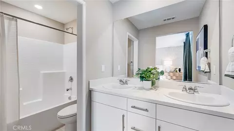 Bath - 14384 Aurora Ct, Hesperia, CA 92345 photo 2 of 2