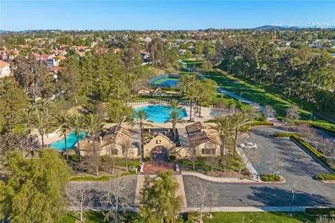 View/Area - 32903 Charmes Ct, Temecula, CA 92592 photo 4 of 7