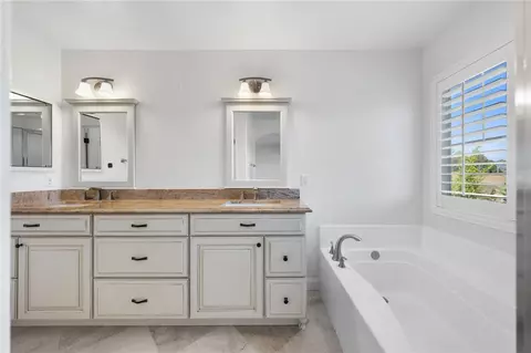 Bath - 32903 Charmes Ct, Temecula, CA 92592 photo 2 of 4