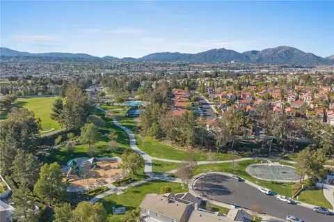 View/Area - 32903 Charmes Ct, Temecula, CA 92592 photo 6 of 7