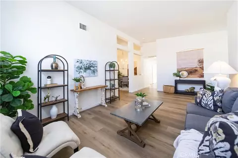 Living - 32646 Iris Ln, Wildomar, CA 92595 photo 2 of 5