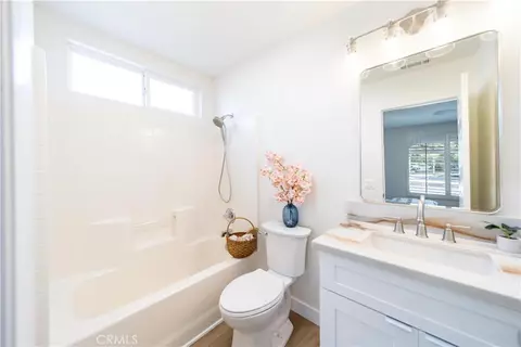 Bath - 32646 Iris Ln, Wildomar, CA 92595 photo 5 of 5