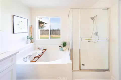 Bath - 32646 Iris Ln, Wildomar, CA 92595 photo 3 of 5