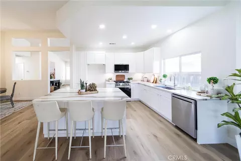 Kitchen - 32646 Iris Ln, Wildomar, CA 92595 photo 6 of 6