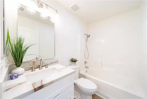 Bath - 32646 Iris Ln, Wildomar, CA 92595 photo 1 of 5