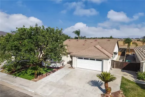 View/Area - 32646 Iris Ln, Wildomar, CA 92595 photo 1 of 5