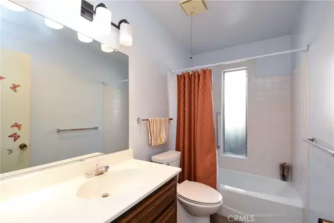 Bath - 2115 Flame Tree, Hemet, CA 92545 photo 2 of 2