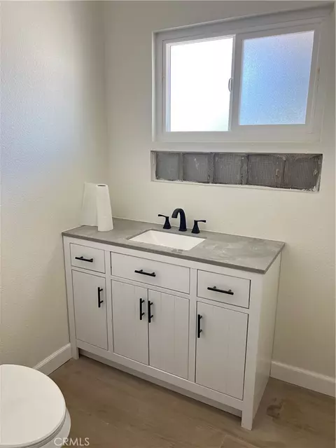 Bath - 149 W W Grv, Rialto, CA 92376 photo 2 of 3