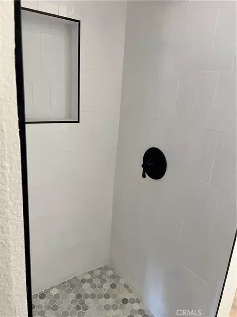 Bath - 149 W W Grv, Rialto, CA 92376 photo 3 of 3