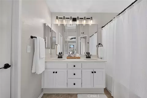 Bath - 44885 Corte Casa, Temecula, CA 92592 photo 3 of 4