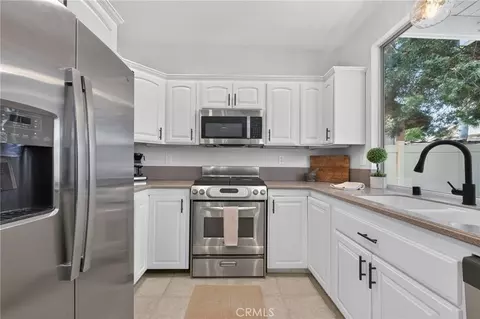 Kitchen - 44885 Corte Casa, Temecula, CA 92592 photo 2 of 2