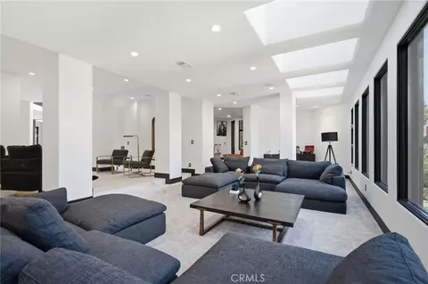 Living - 6930 Sandtrack, Riverside, CA 92506 photo 2 of 6
