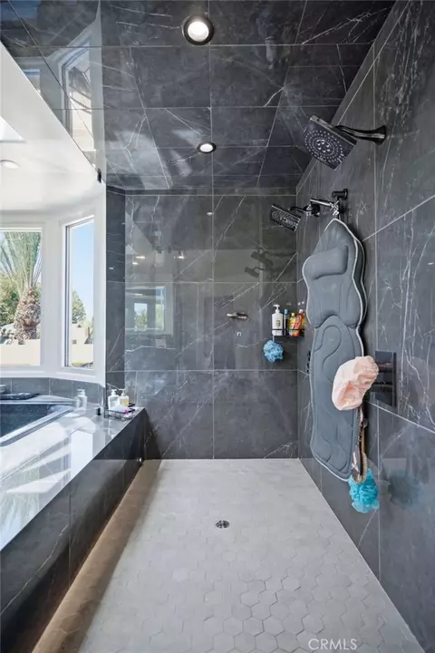 Bath - 6930 Sandtrack, Riverside, CA 92506 photo 4 of 10